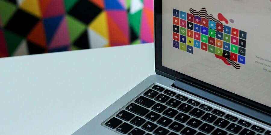 入稿データ不備で失敗しない！ネット印刷の限界とプロの検品力